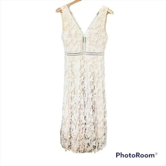 Romeo + Juliet Couture Double V Neck Midi Dress - Picture 5 of 14